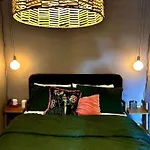Stylish 2 Bed In Perfect East London Location