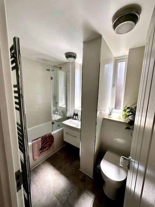 Stylish 2 Bed In Perfect East Location Appartement *